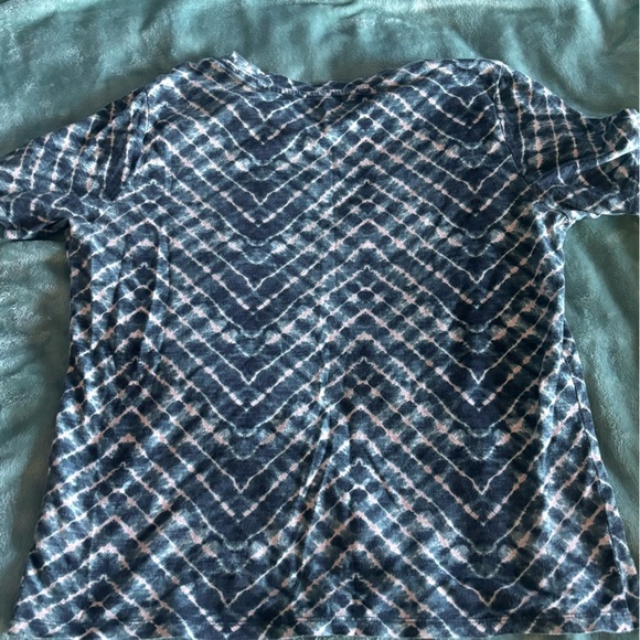 2 Womens Short Sleeve Shirts. Medium. Banana Republic and Arizona - Picture 10 of 11